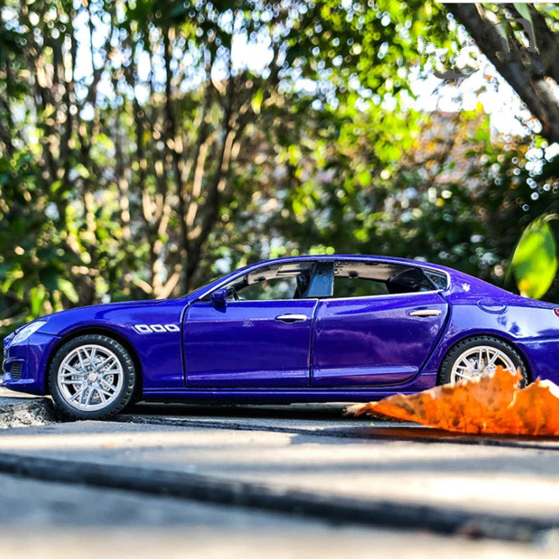 Maserati Quattroporte-Model Diecast 1:32